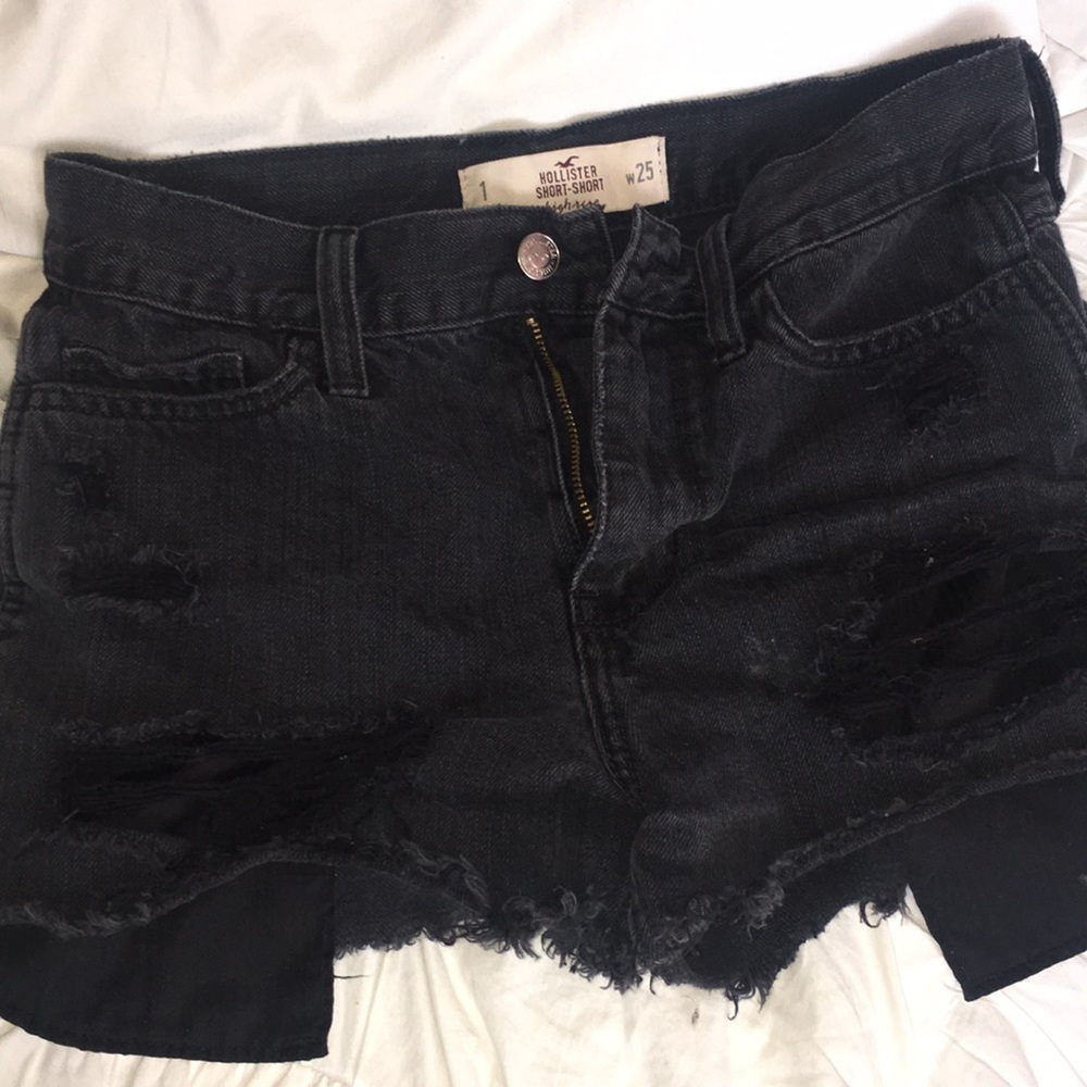Black Hollister shorts
